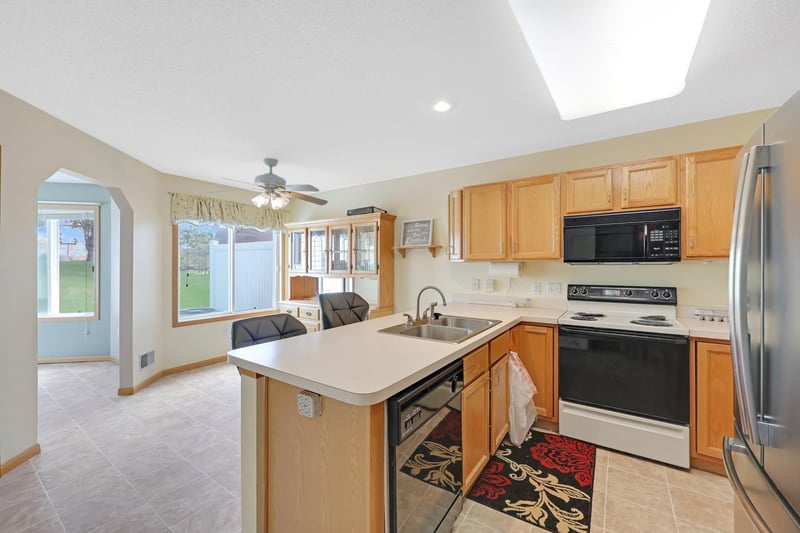 9462 Prairieview Trl N, Champlin, MN 55316