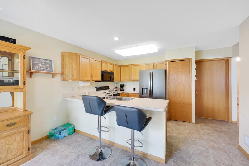 9462 Prairieview Trl N, Champlin, MN 55316