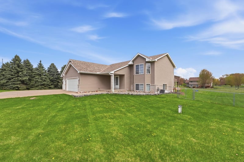 26173 Goodview Ave, Wyoming, MN 55092