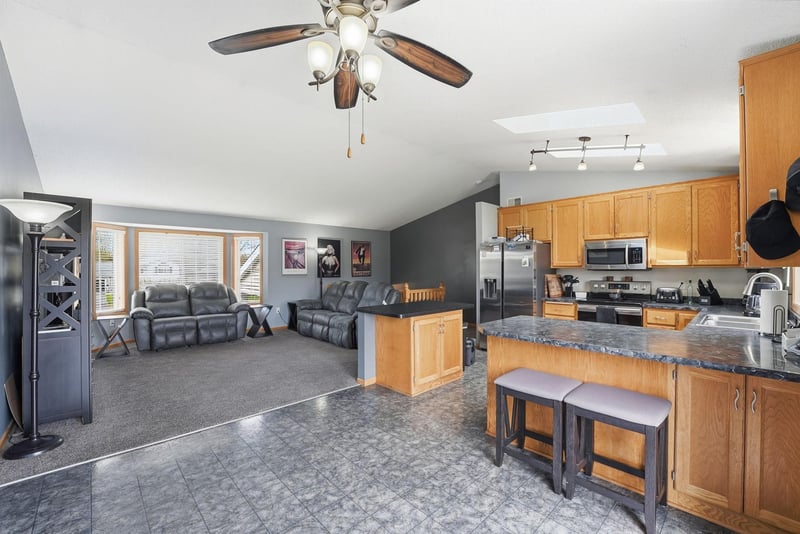 26173 Goodview Ave, Wyoming, MN 55092