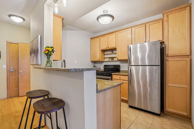 825 Berry St #106, Saint Paul, MN 55114