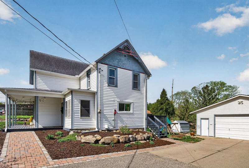 512 Broadway St S, Jordan, MN 55352