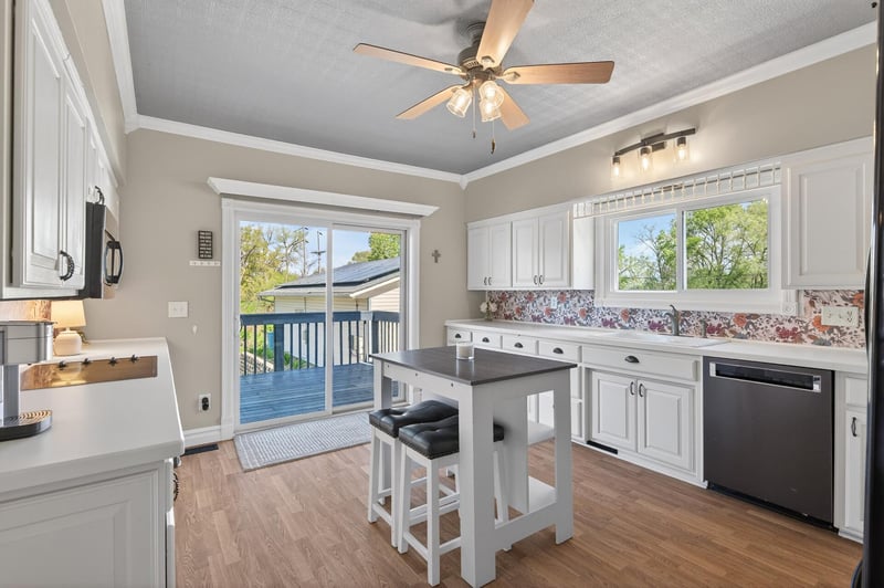 512 Broadway St S, Jordan, MN 55352