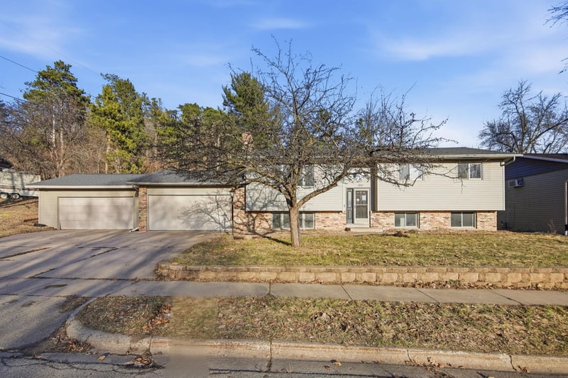 1907 Gernentz Ln, Red Wing, MN 55066