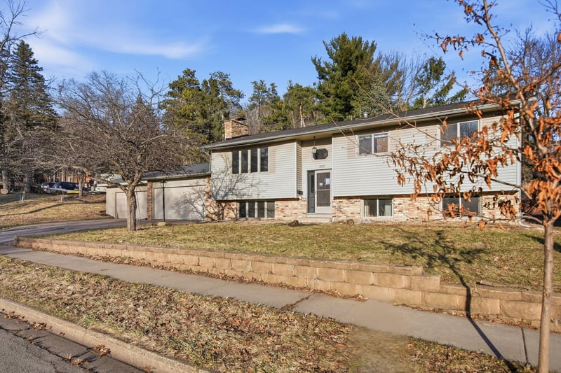 1907 Gernentz Ln, Red Wing, MN 55066