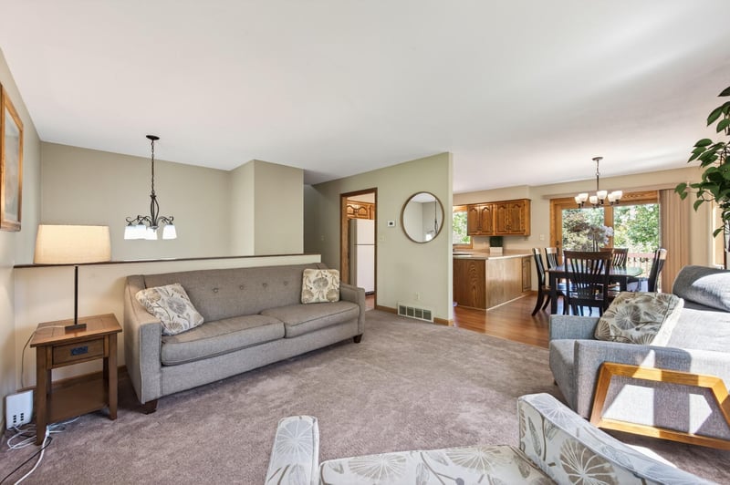 61 Quant Ct S, Lakeland, MN 55043