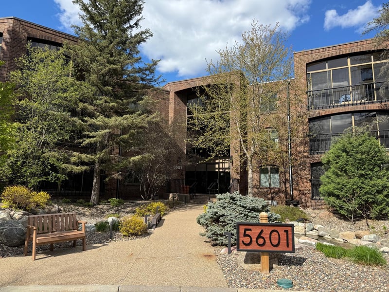 5601 Dewey Hill Rd #220, Edina, MN 55439