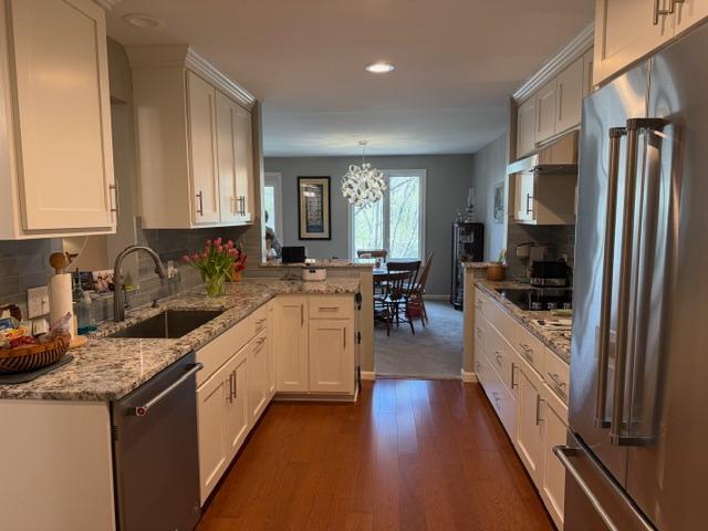 5601 Dewey Hill Rd #220, Edina, MN 55439