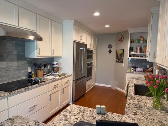 5601 Dewey Hill Rd #220, Edina, MN 55439