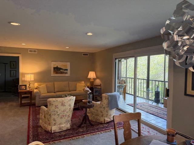 5601 Dewey Hill Rd #220, Edina, MN 55439
