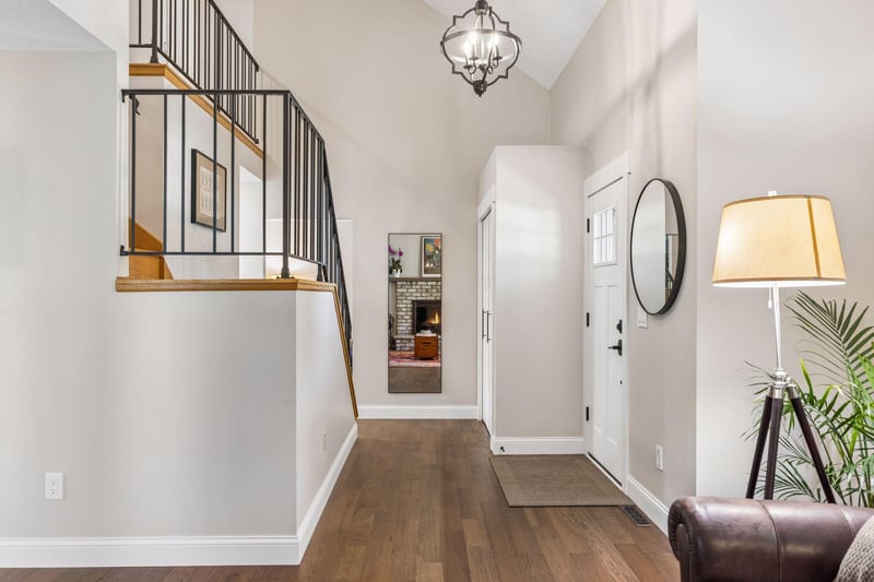 1316 Christy Cir, Roseville, MN 55113