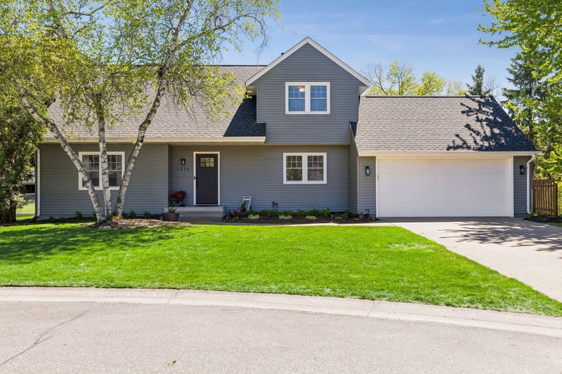 1316 Christy Cir, Roseville, MN 55113