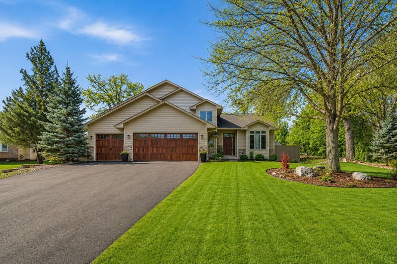 2301 Great Oaks Dr, Burnsville, MN 55337