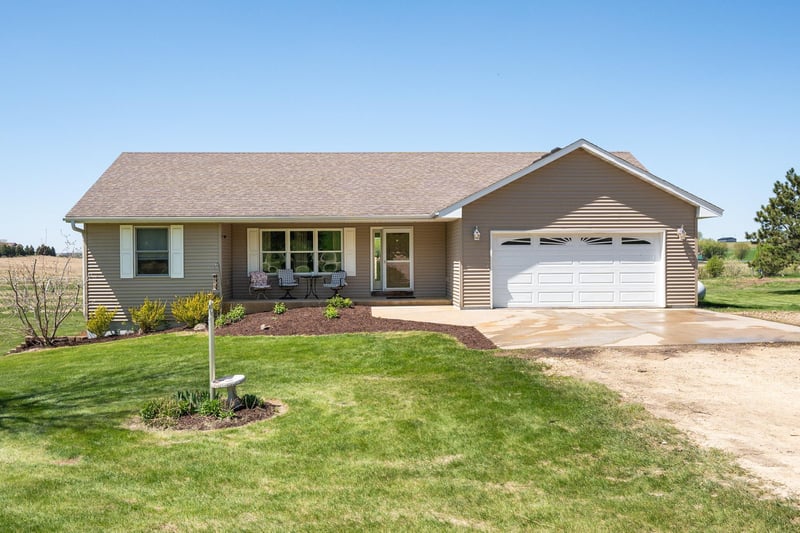 24215 Joan Ave, Hampton, MN 55031