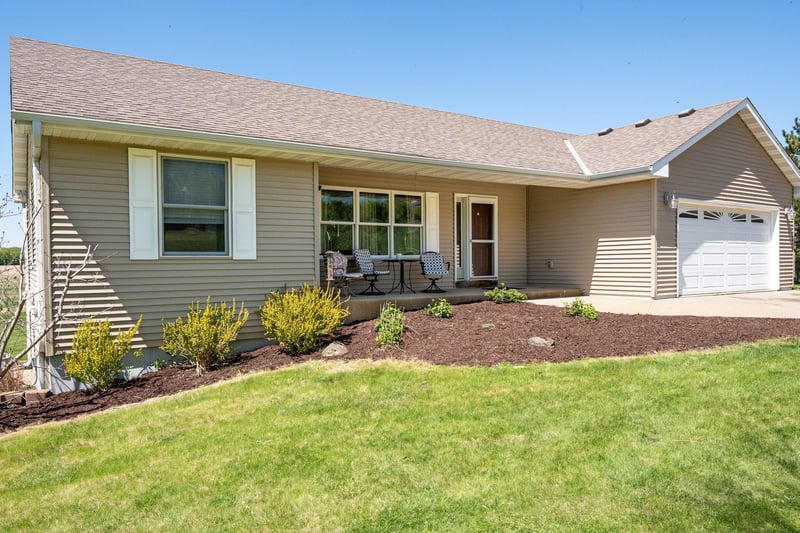 24215 Joan Ave, Hampton, MN 55031