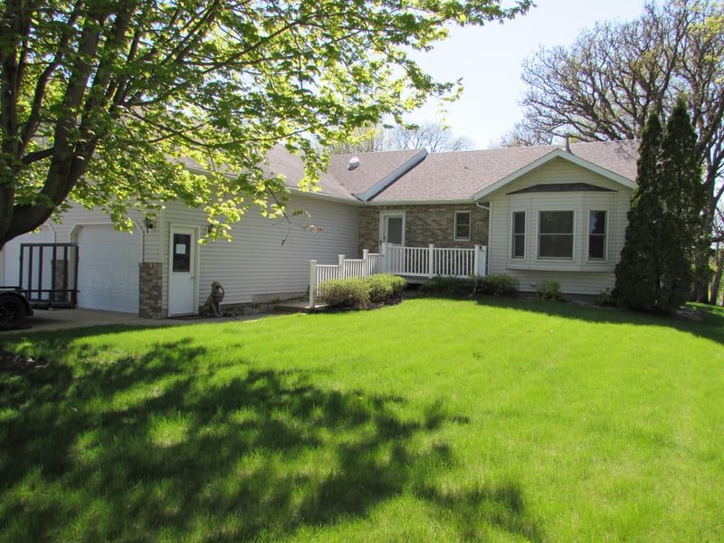 1600 S Prairie Ave, Fairmont, MN 56031