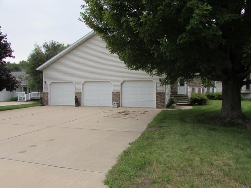 1600 S Prairie Ave, Fairmont, MN 56031