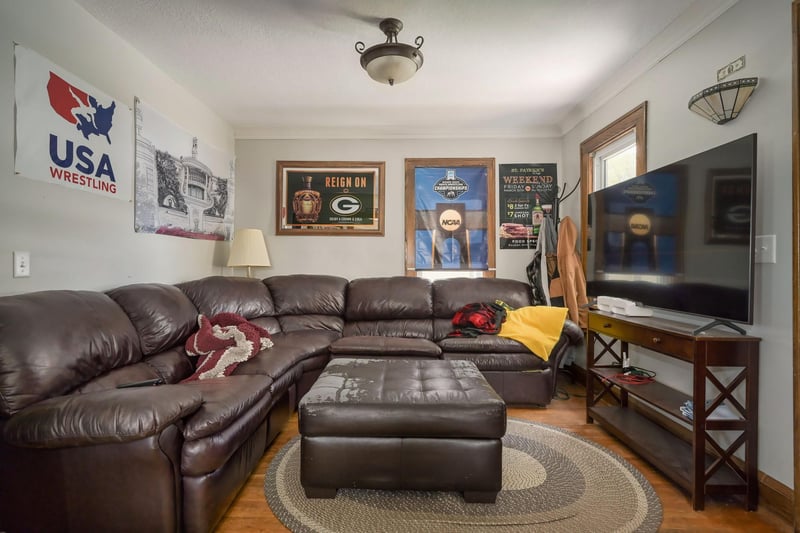 1096 23rd Ave SE, Minneapolis, MN 55414
