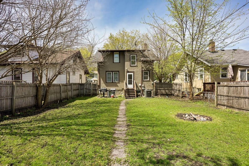 1096 23rd Ave SE, Minneapolis, MN 55414