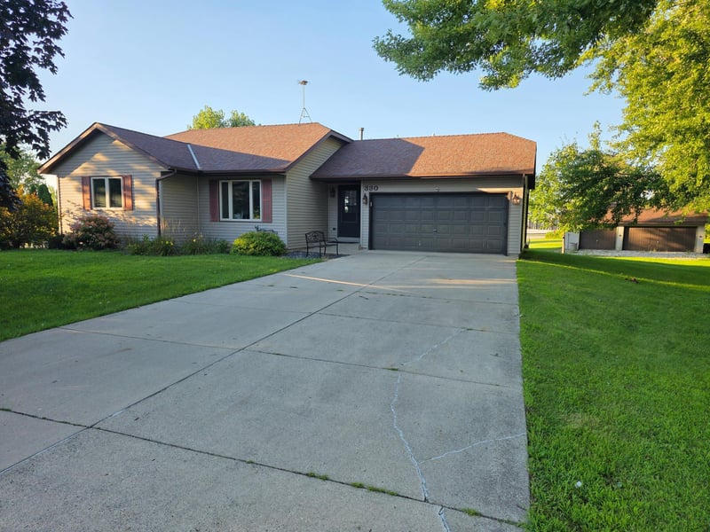 330 Arglen Dr, Owatonna, MN 55060