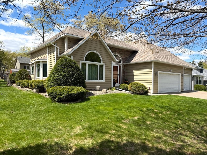 2555 Sylvan St, Little Canada, MN 55117