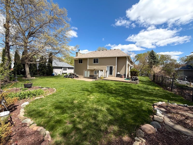 2555 Sylvan St, Little Canada, MN 55117