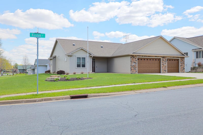 298 Kusilek St, River Falls, WI 54022