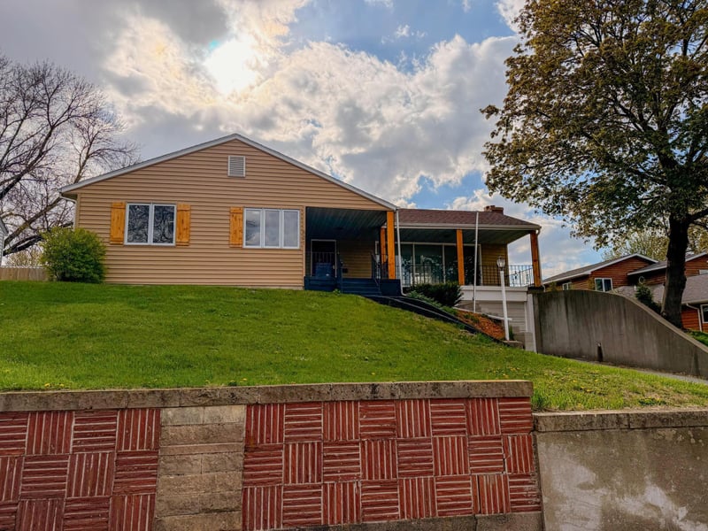 821 Park St, Jackson, MN 56143