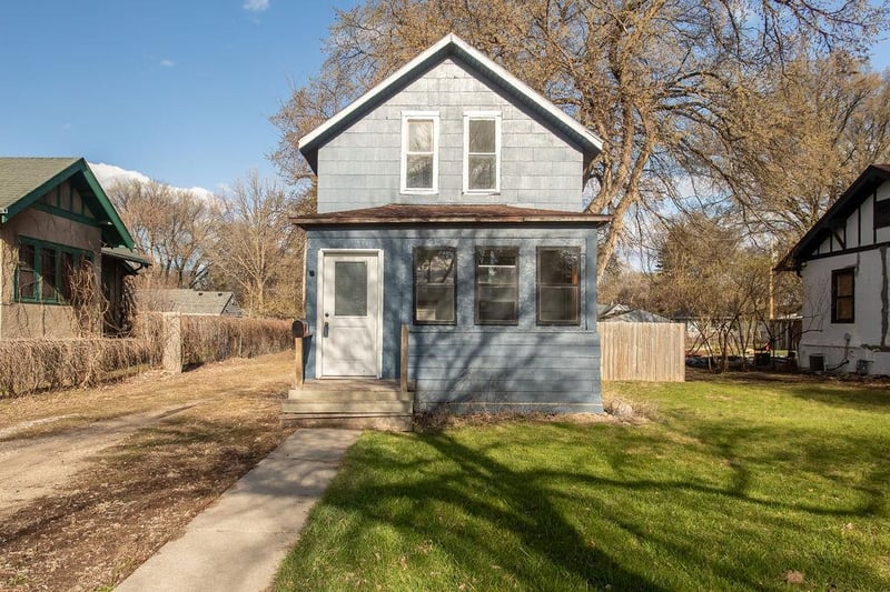 316 11th St N, Moorhead, MN 56560