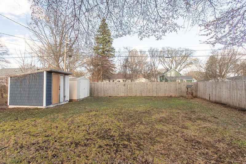 316 11th St N, Moorhead, MN 56560