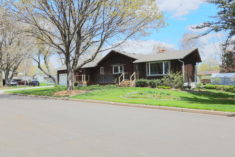 804 Valley View Dr, River Falls, WI 54022