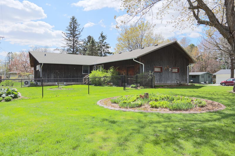 804 Valley View Dr, River Falls, WI 54022