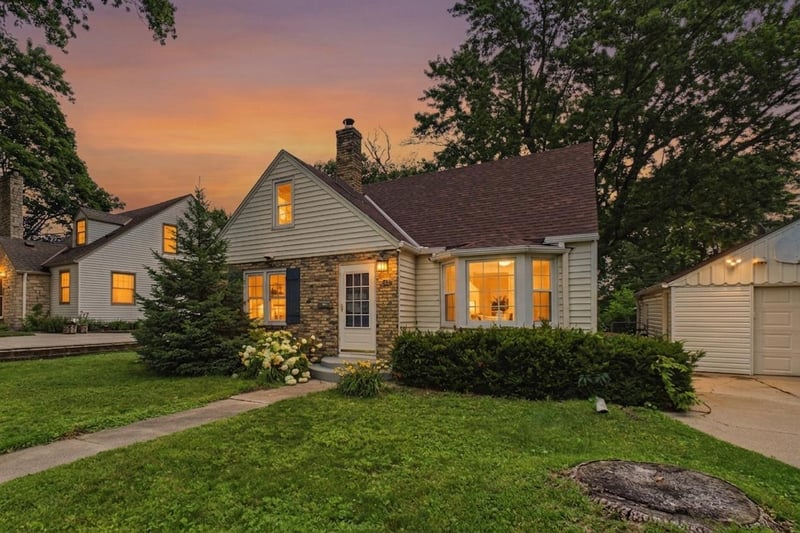 337 5th Ave N, Hopkins, MN 55343