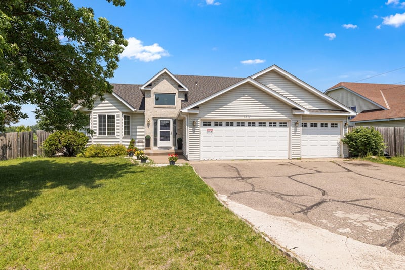 1211 Hillside Rd, Sauk Rapids, MN 56379