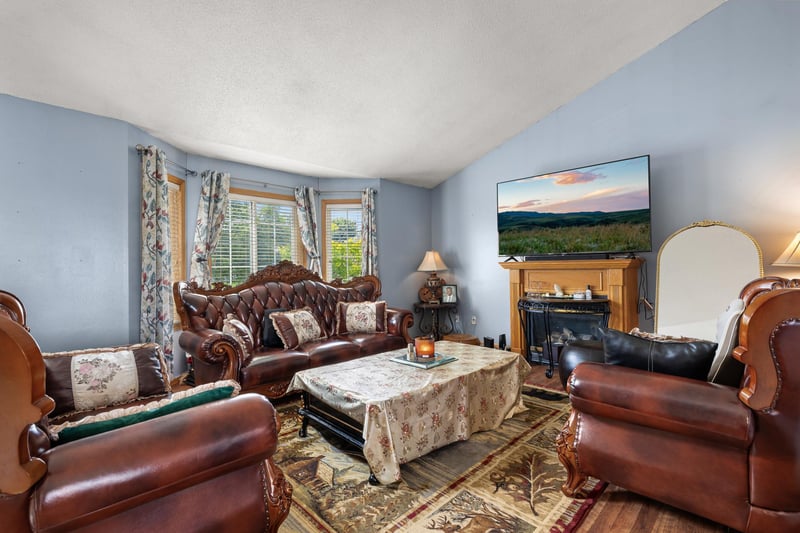 1211 Hillside Rd, Sauk Rapids, MN 56379