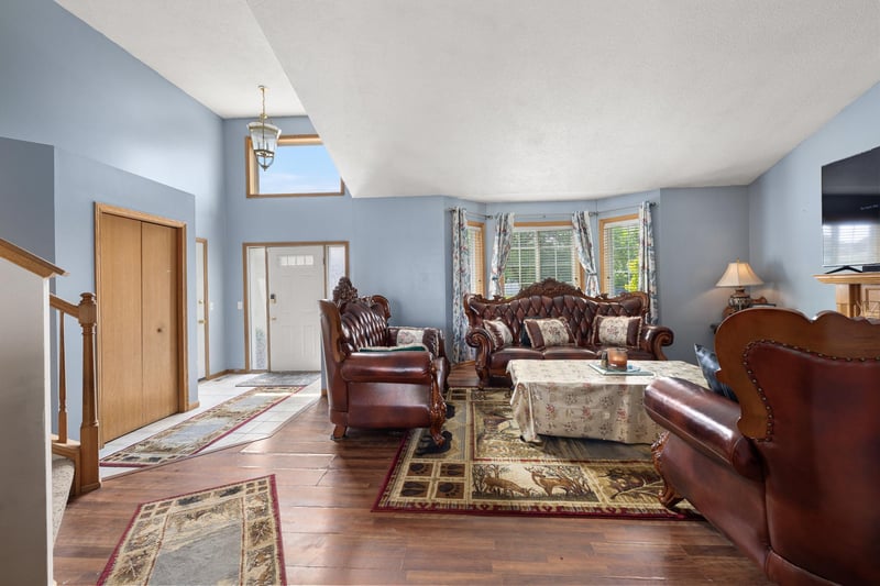 1211 Hillside Rd, Sauk Rapids, MN 56379