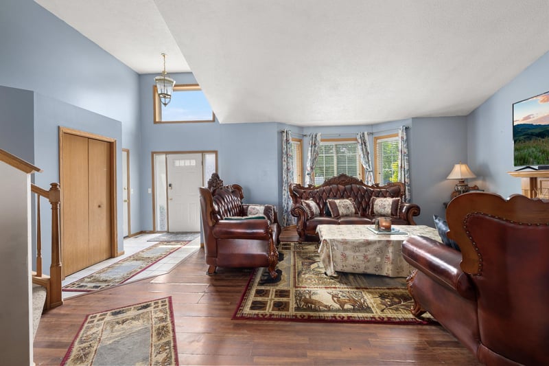 1211 Hillside Rd, Sauk Rapids, MN 56379