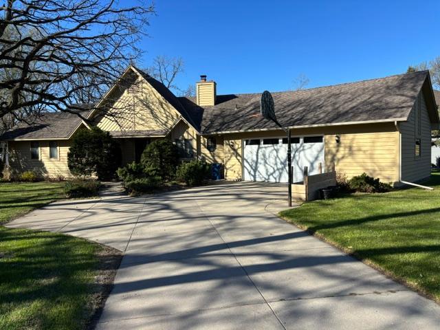 1206 Riverview Ct, Sauk Rapids, MN 56379