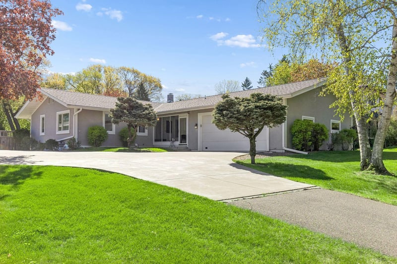 20 Balsam Ln N, Plymouth, MN 55441
