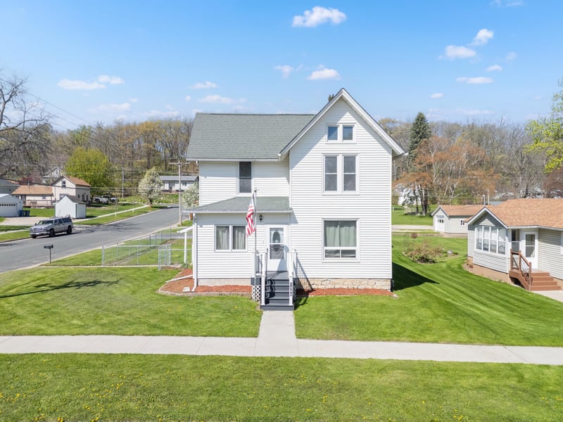 1466 Saint Charles Ave, Saint Charles, MN 55972