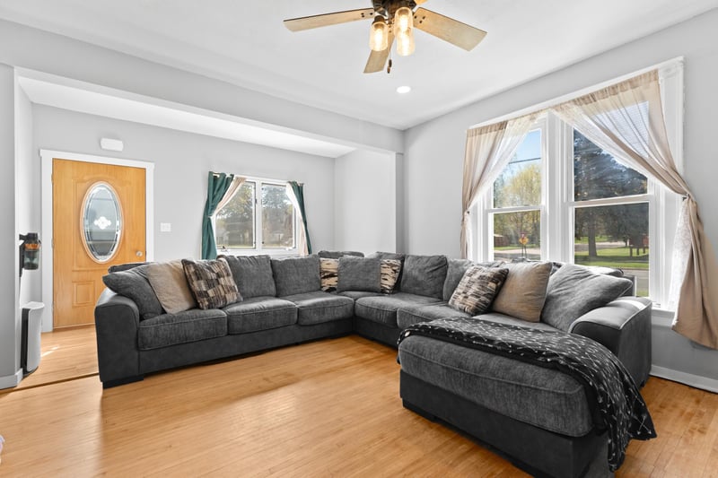 1466 Saint Charles Ave, Saint Charles, MN 55972