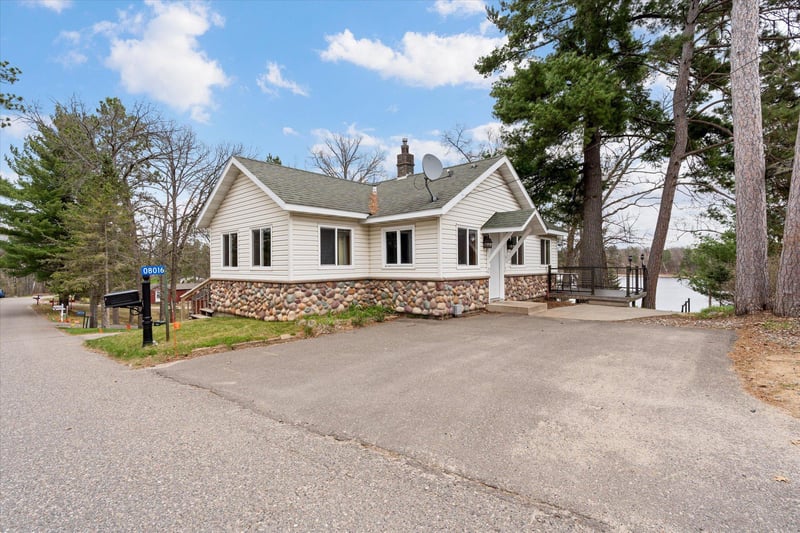 8016 Ridge Rd, Nisswa, MN 56468