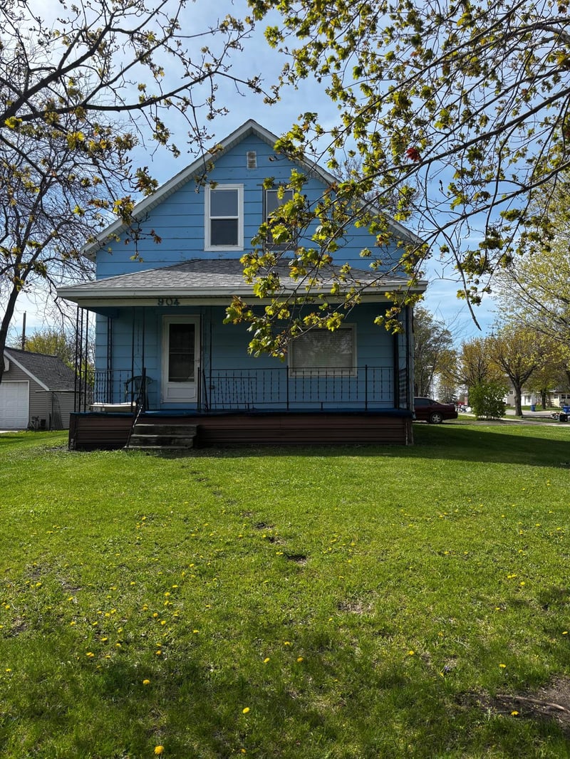 904 4th St SE, Pipestone, MN 56164