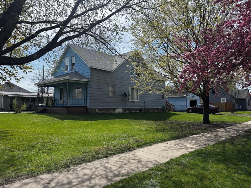 904 4th St SE, Pipestone, MN 56164