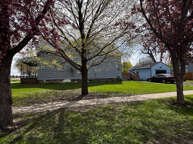904 4th St SE, Pipestone, MN 56164