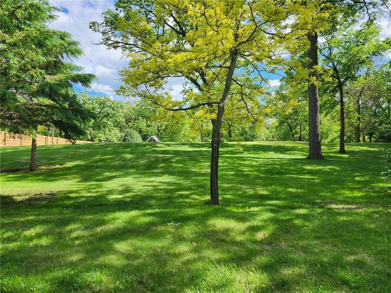 15509 Robinwood Dr, Minnetonka, MN 55345