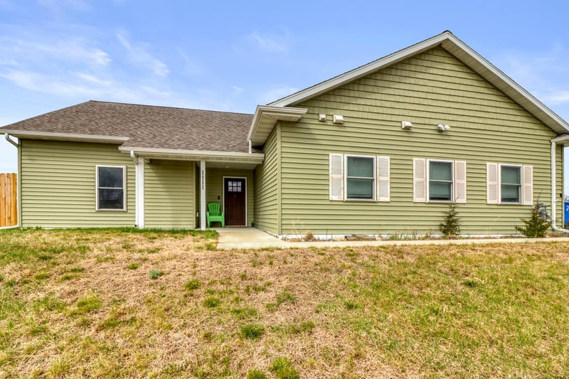1111 Bay Ridge Dr, Detroit Lakes, MN 56501