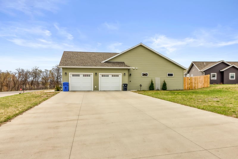 1111 Bay Ridge Dr, Detroit Lakes, MN 56501