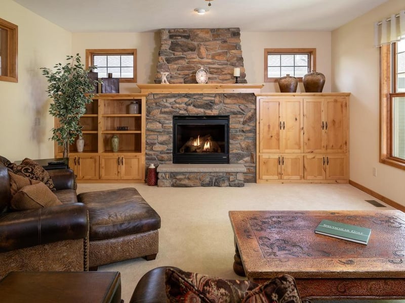 2110 Valley Creek Ln, Shakopee, MN 55379