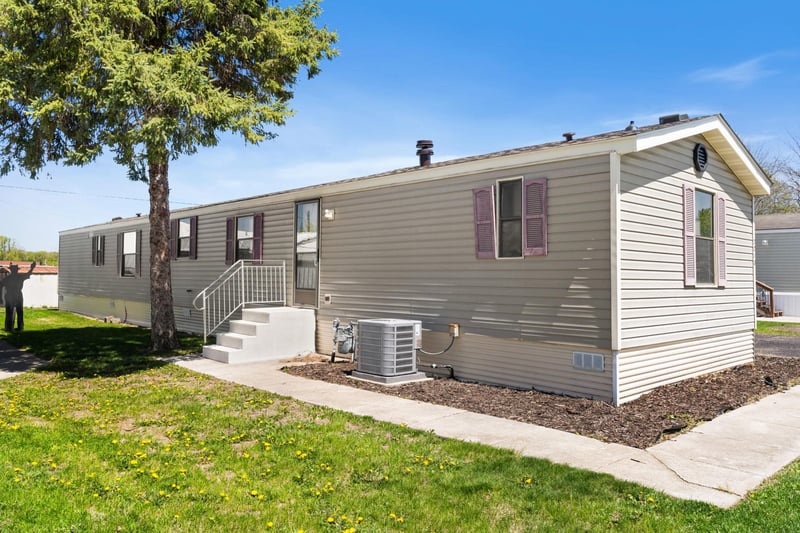 2210 Sundet Ln, Faribault, MN 55021